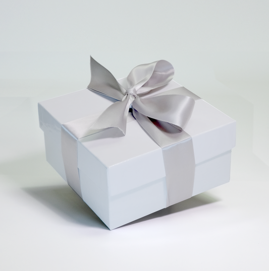 Coffret Cadeau et Boucle argentée - Gift Box with Silver Satin Bow